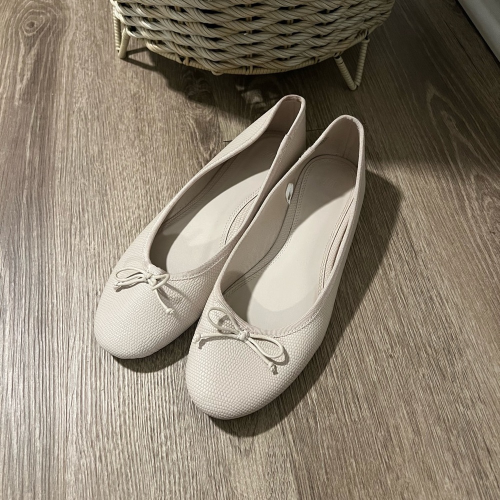 H&M Cream Textured Flats - Picture 3 of 6